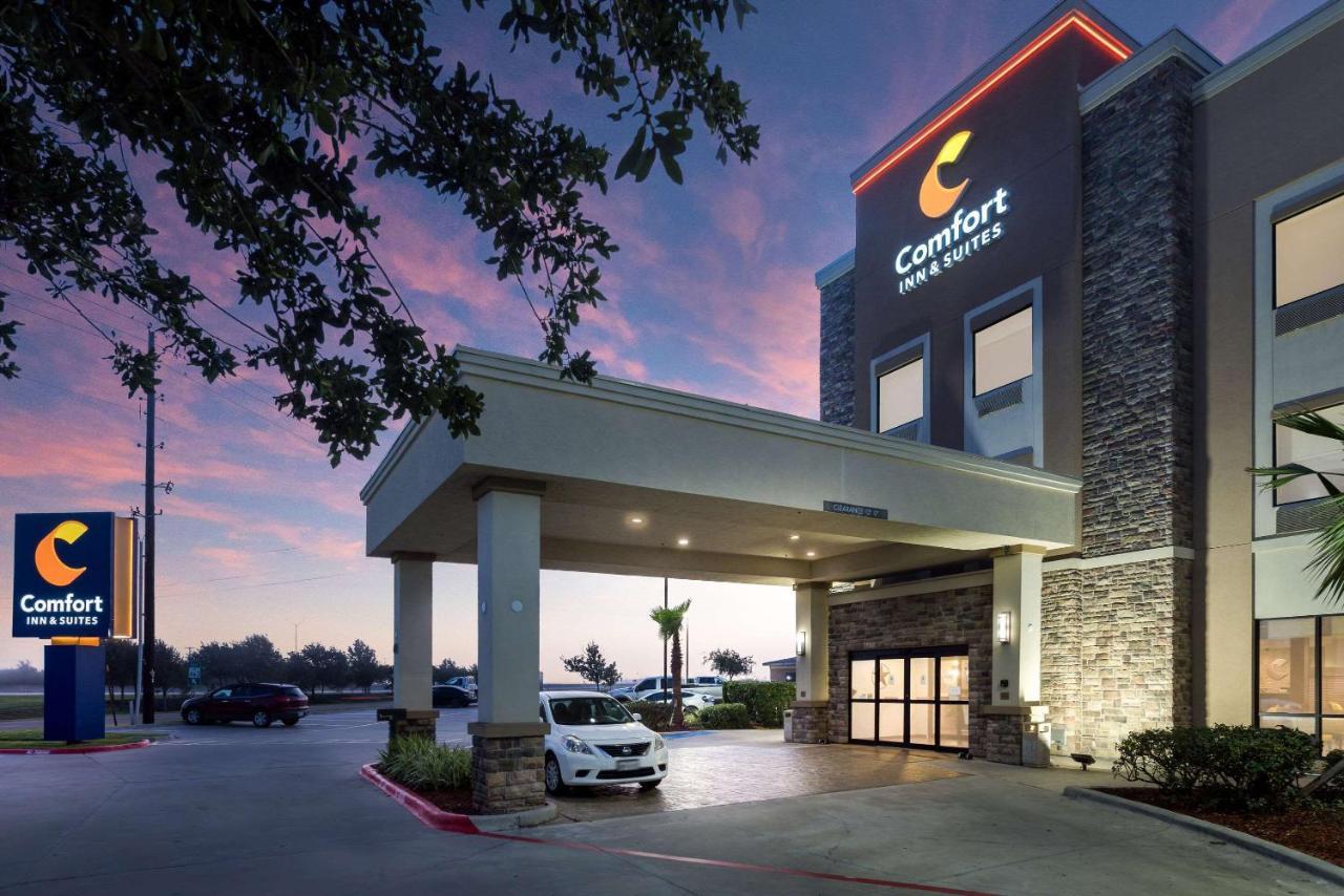 Comfort Inn & Suites Victoria North Exterior photo