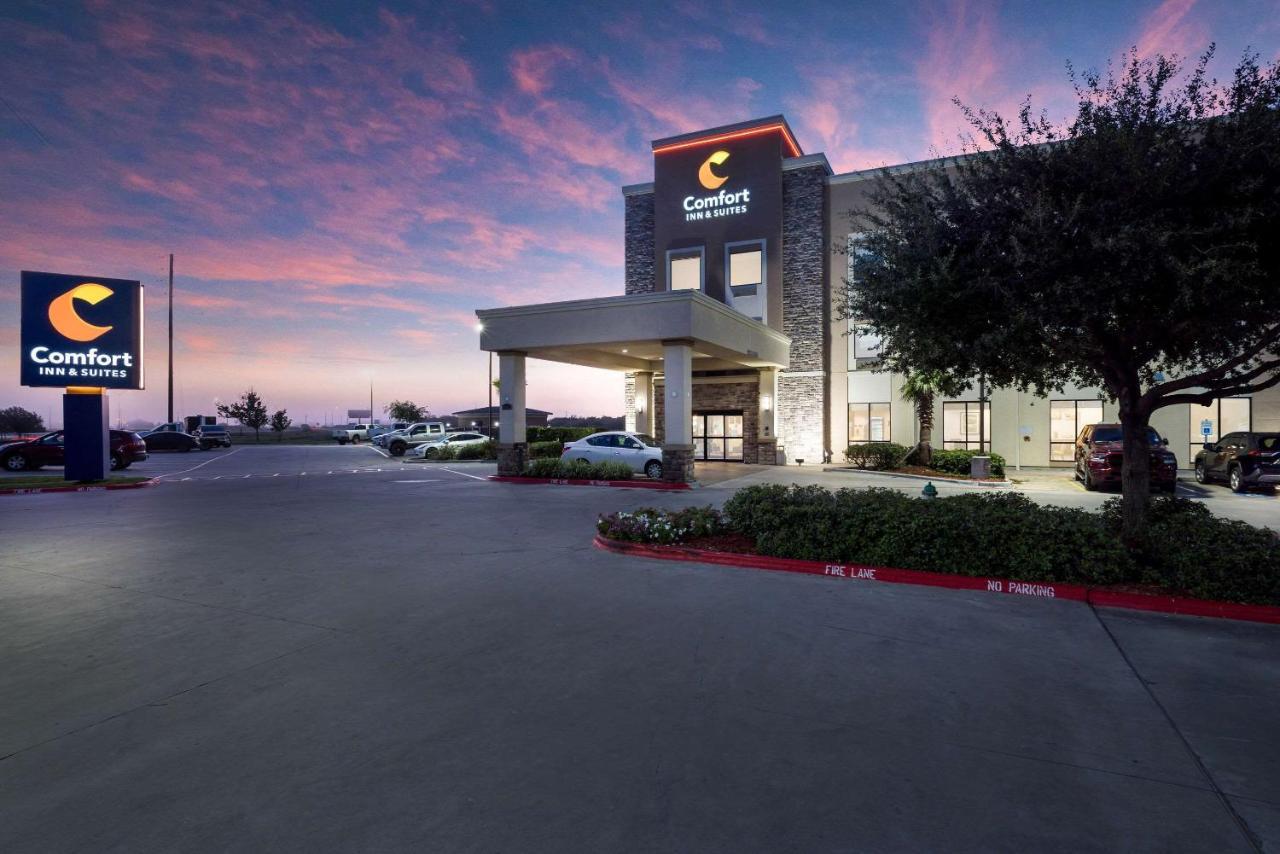 Comfort Inn & Suites Victoria North Exterior photo