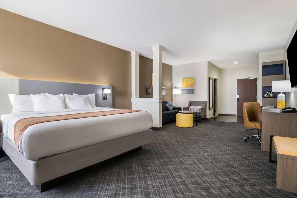 Comfort Inn & Suites Victoria North Room photo